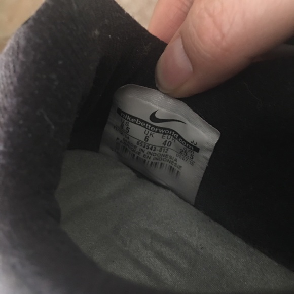 Nike shoes grey black green gel sole - Picture 8 of 9